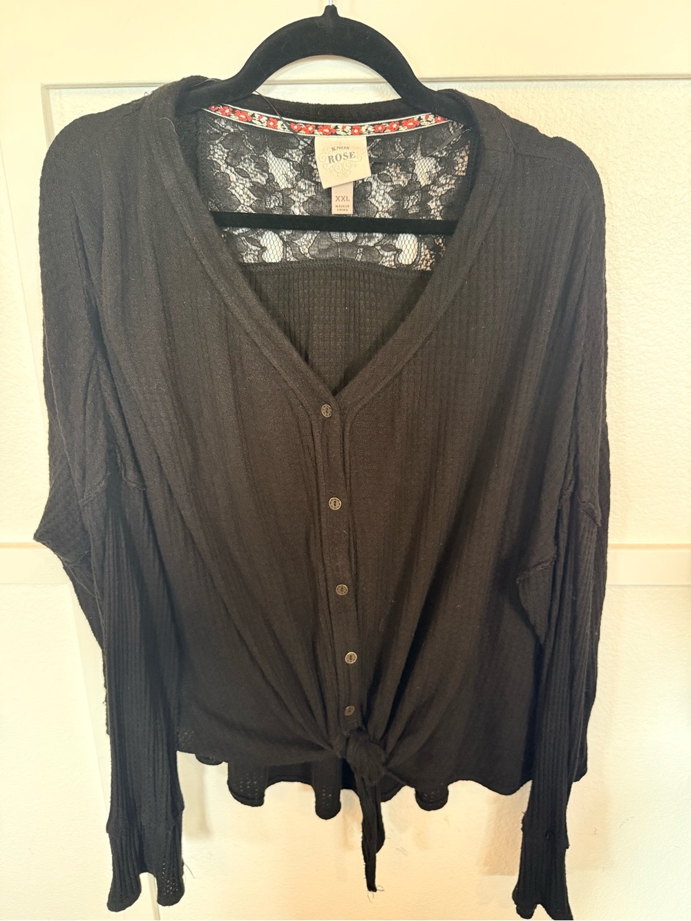 Knox Rose Black Button-Front Tie-Hem Long Sleeve Top